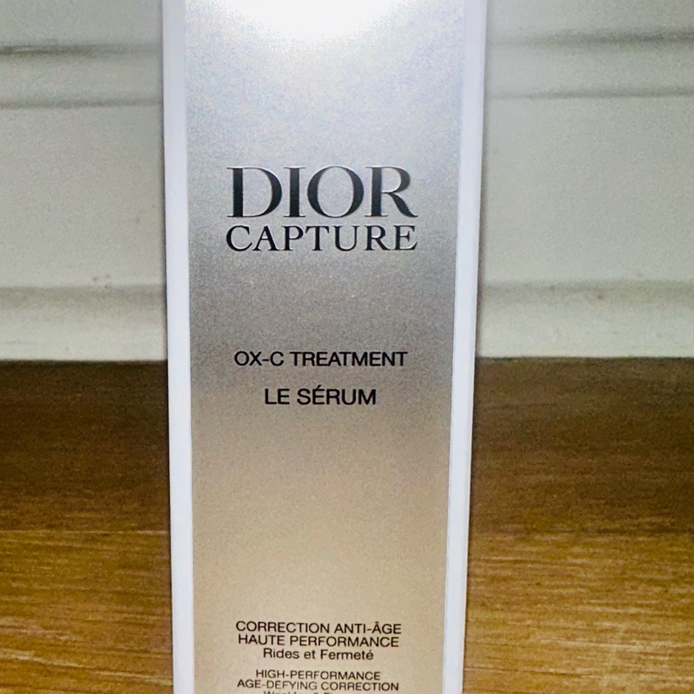 Dior Capture Le Sérum - Silver and White